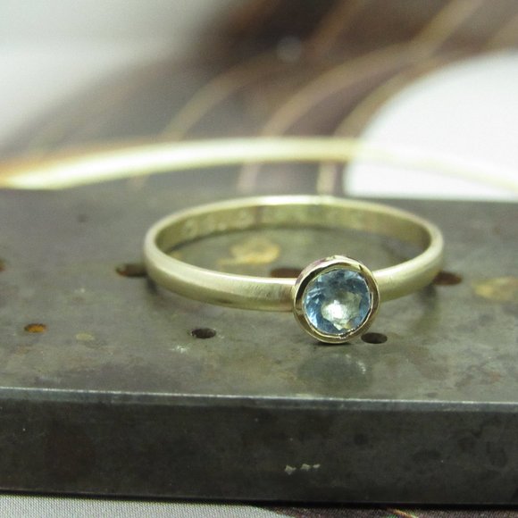 Aquamarine ring. 14K Yellow gold ring with Turquoise Aquamarine.